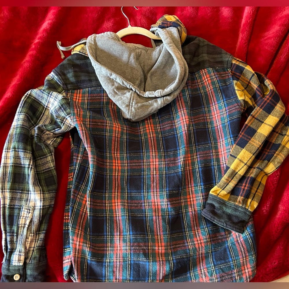 Heavy duty, worn in, vintage hooded flannel.  Adult size Small. - Picture 8 of 10